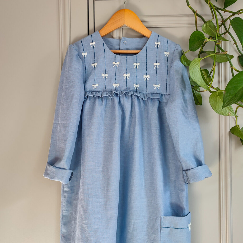 Naaipakket - Odeline jurk geborduurd blauw